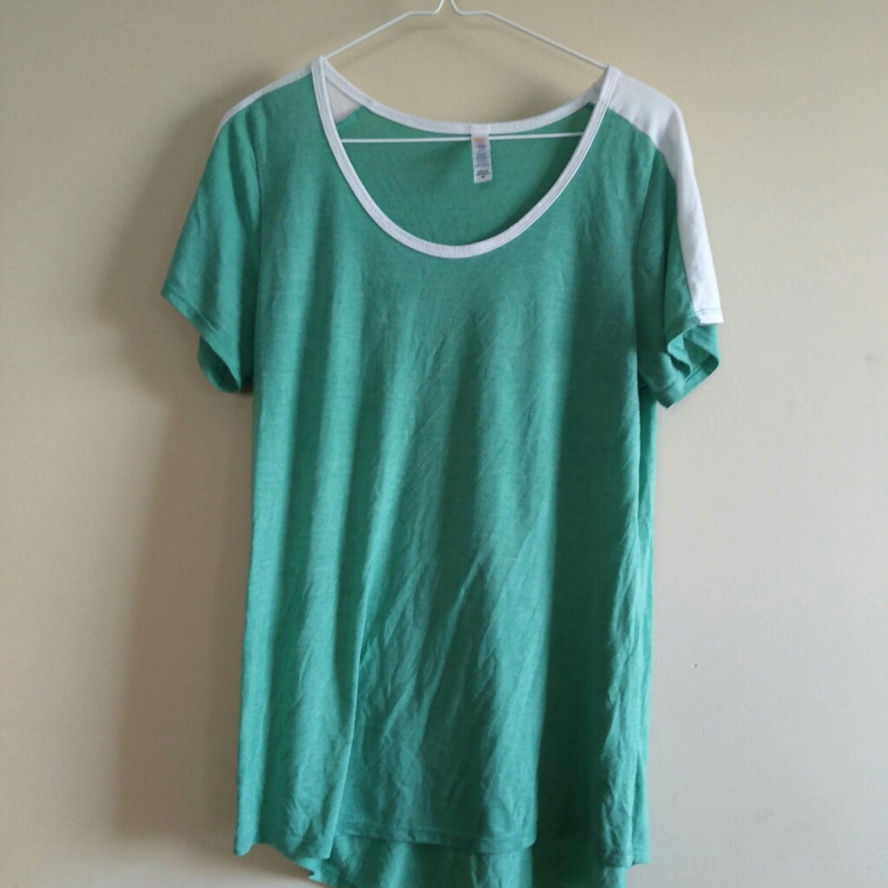 LulaRoe Mint & Ivory Short Shirt Size Medium